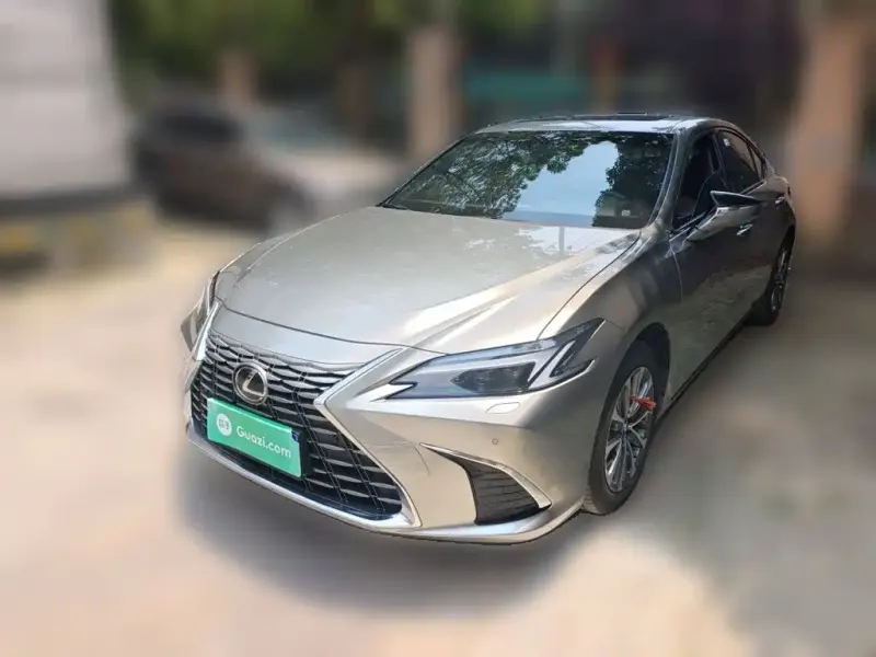 Lexus ES, 2025
