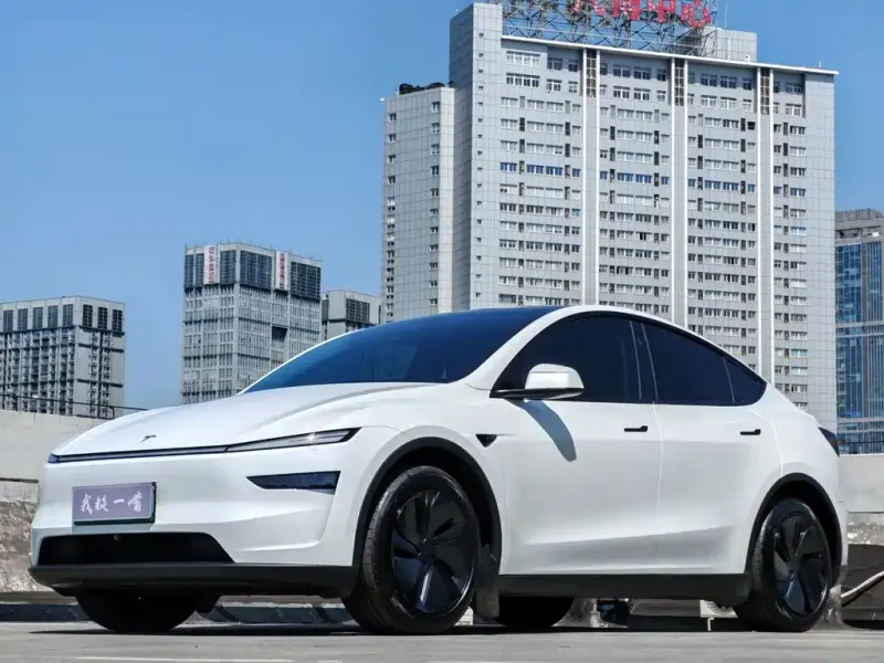 Tesla Model Y, 2025