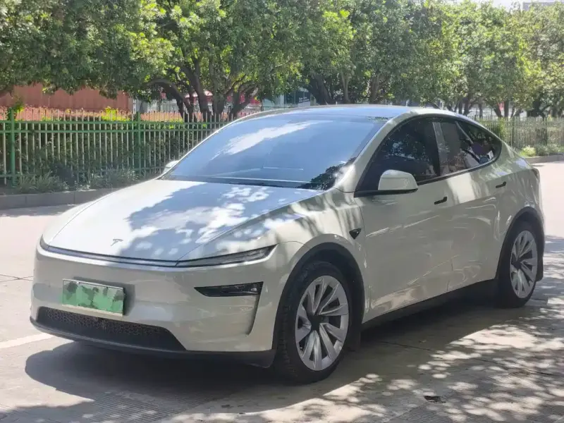 Tesla Model Y, 2025
