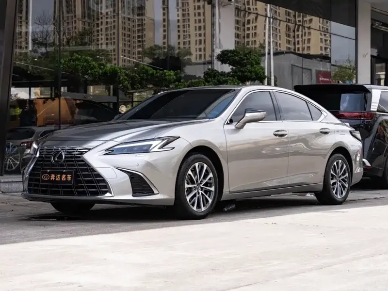 Lexus ES, 2025