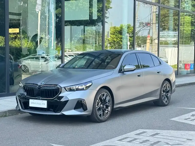 BMW 5 Series, 2025