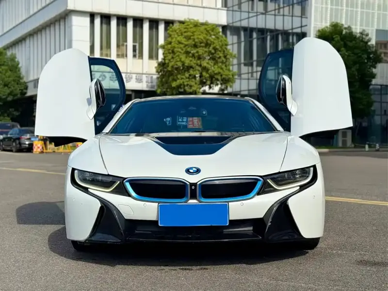 BMW i8, 2015