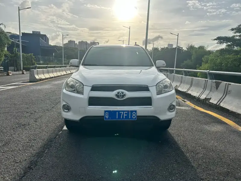 Toyota RAV4, 2011