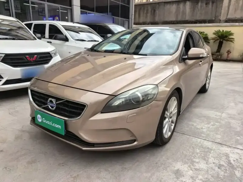 Volvo V40, 2014