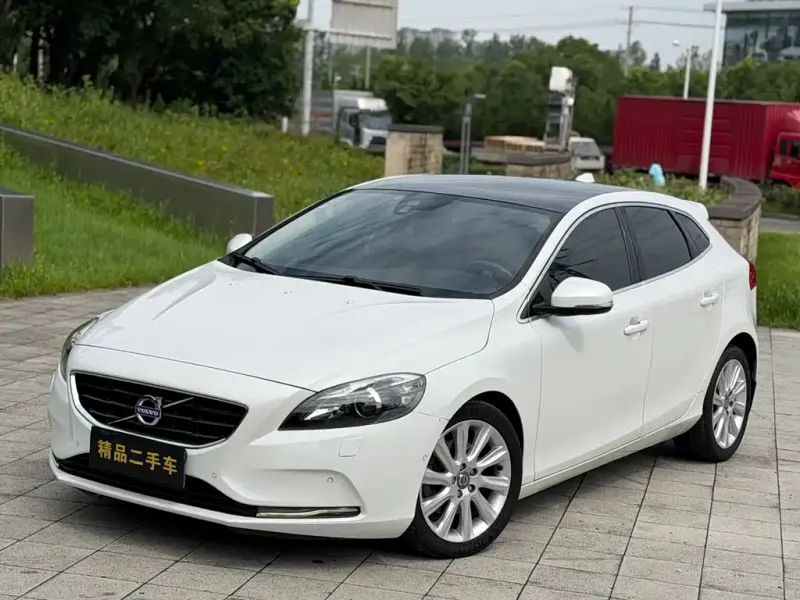 Volvo V40, 2014