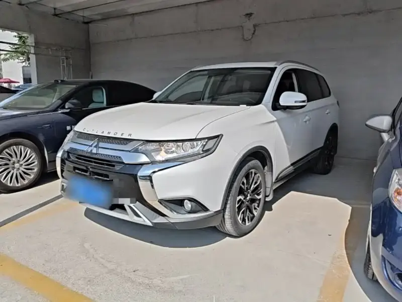 Mitsubishi Outlander, 2020
