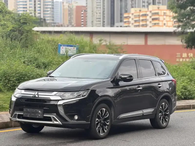 Mitsubishi Outlander, 2020