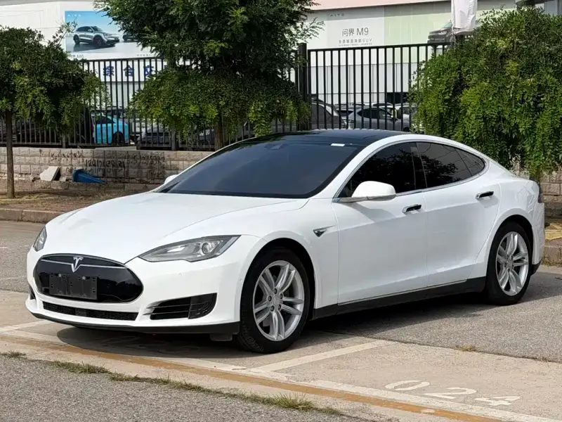 Tesla Model S, 2016