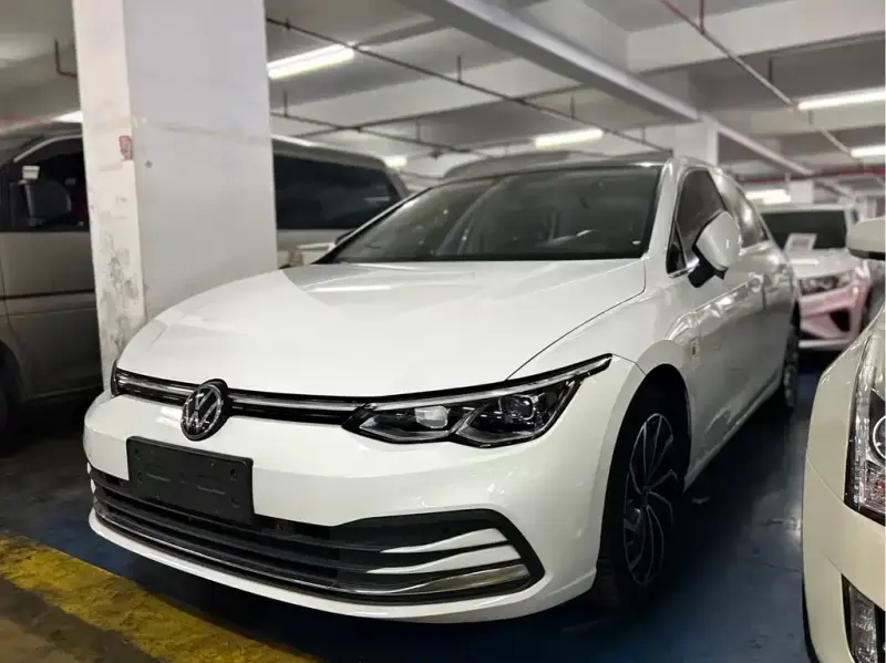 Volkswagen Golf, 2022