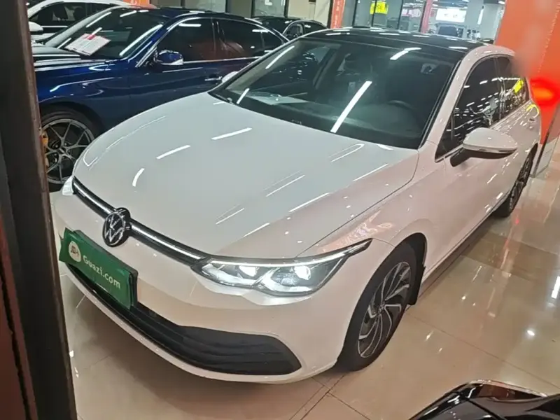 Volkswagen Golf, 2022