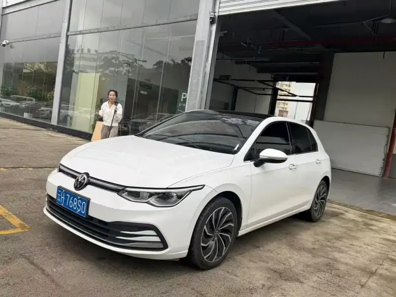 Volkswagen Golf, 2022