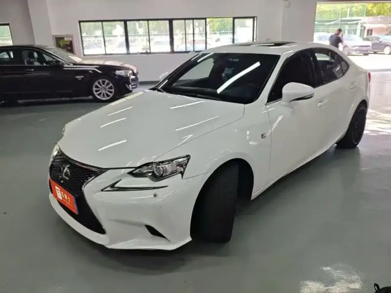 Lexus IS, 2016