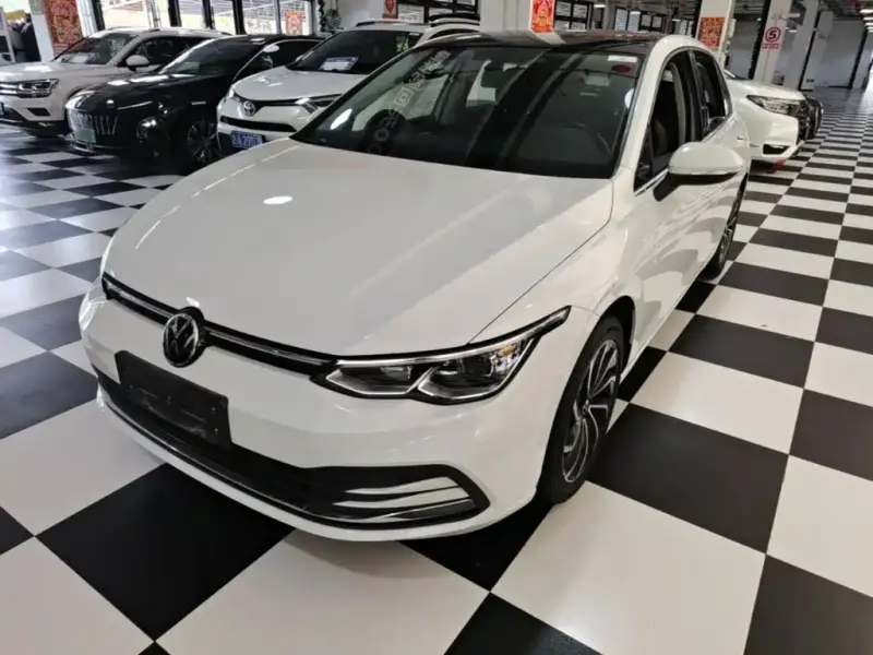 Volkswagen Golf, 2024