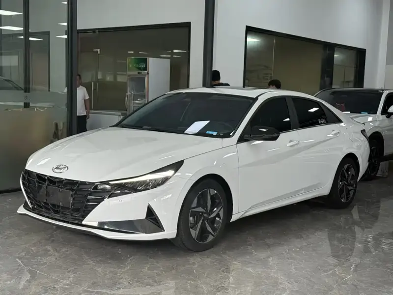 Hyundai Elantra, 2022
