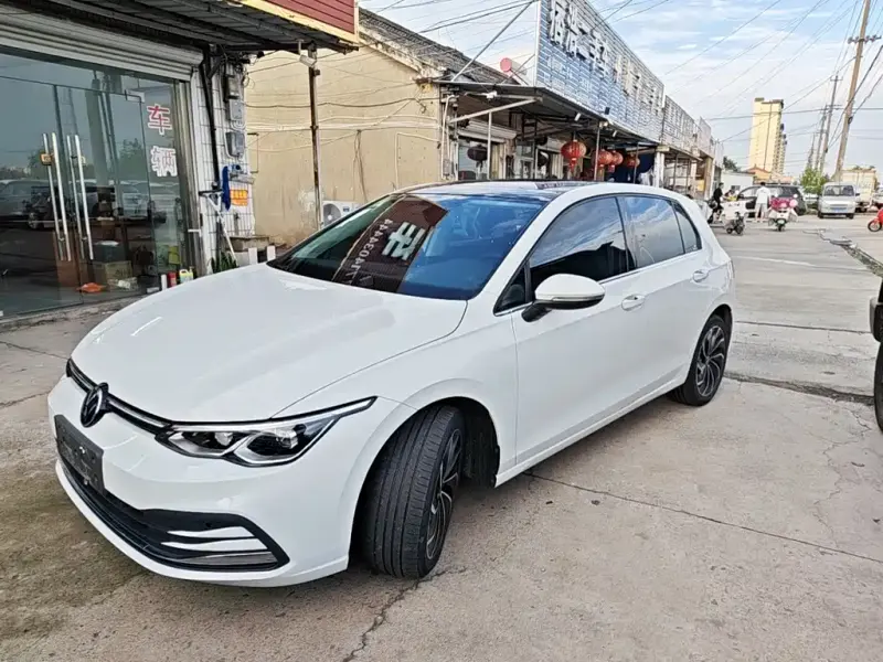 Volkswagen Golf, 2023