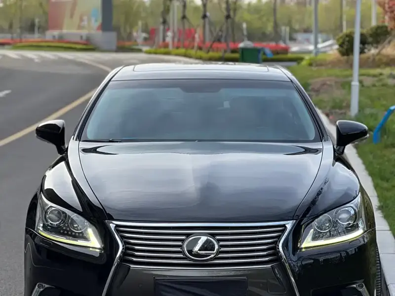 Lexus LS, 2013