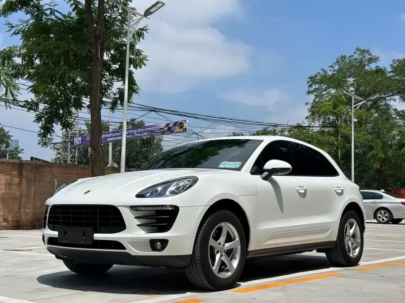 Porsche Macan, 2015