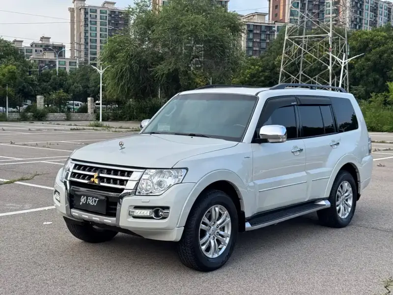 Mitsubishi Pajero (Import), 2019