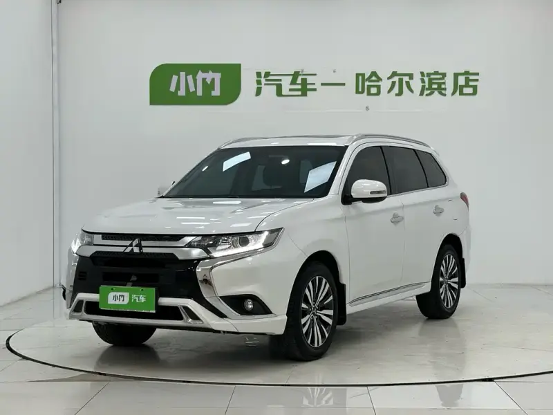 Mitsubishi Outlander, 2023