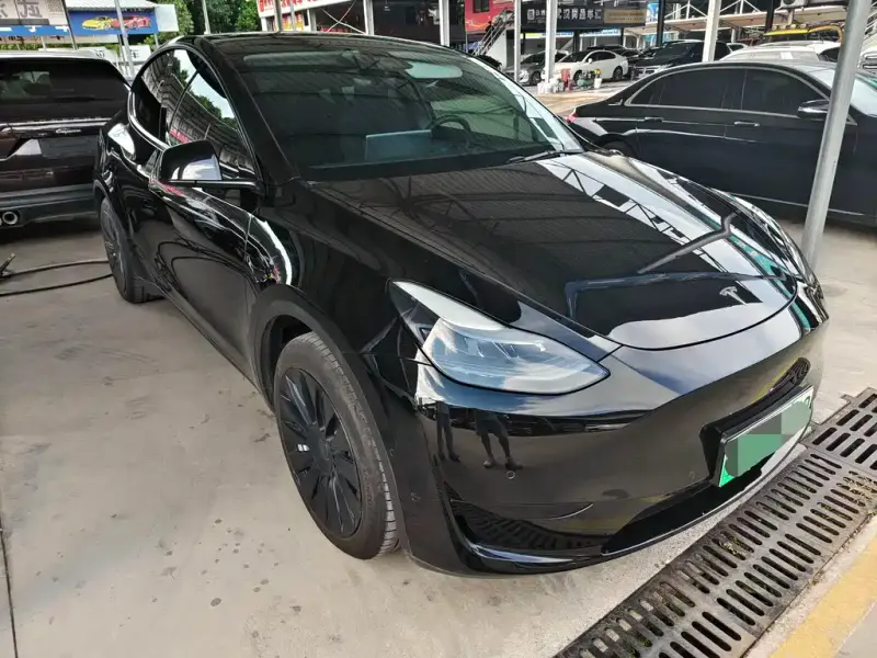 Tesla Model Y, 2022