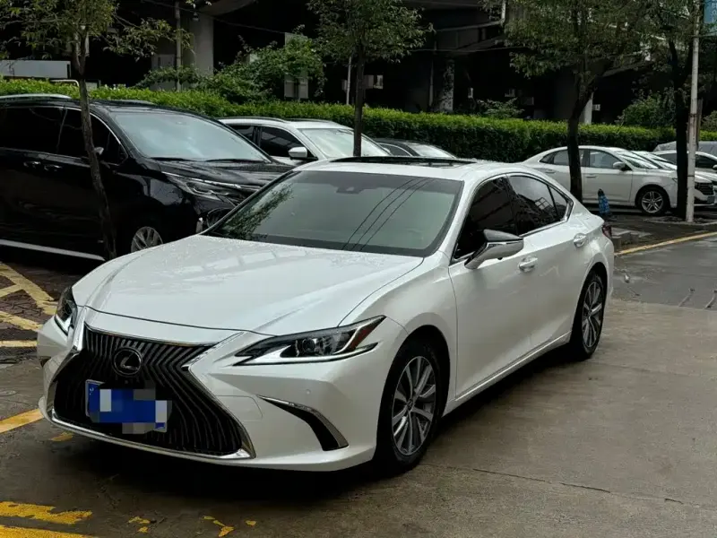 Lexus ES, 2019
