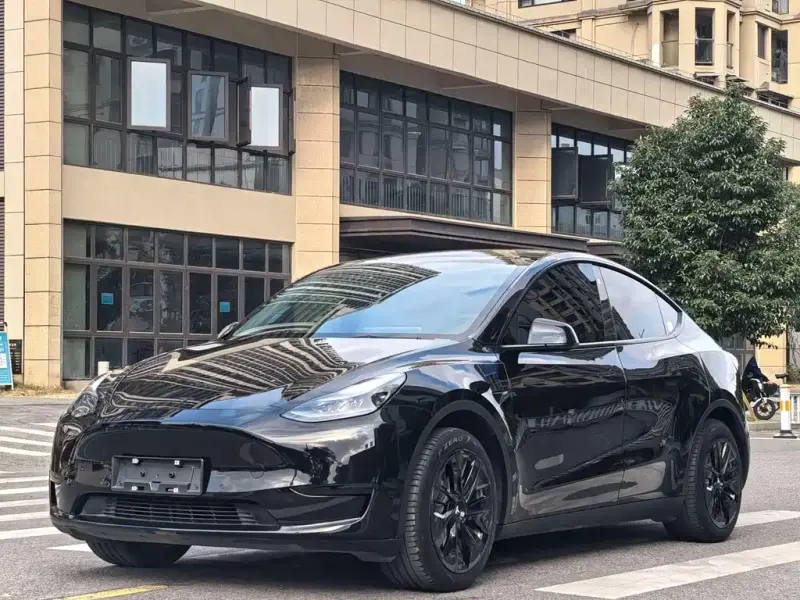 Tesla Model Y, 2023