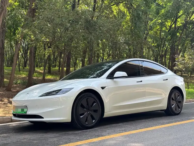 Tesla Model 3, 2024