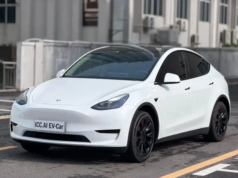 Tesla Model Y, 2024