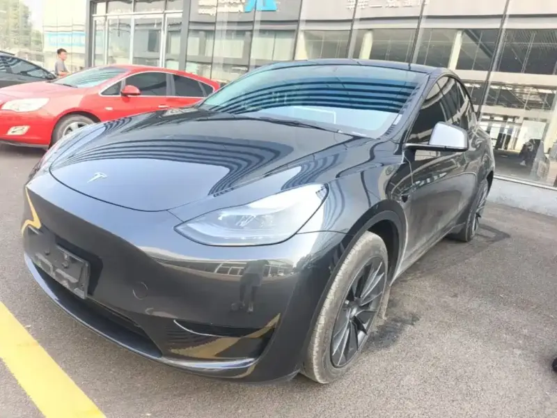 Tesla Model Y, 2024