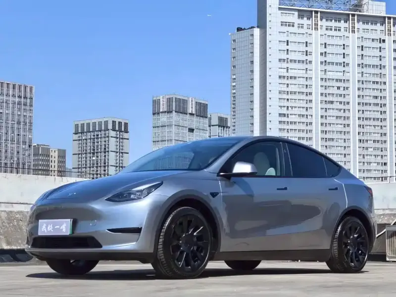 Tesla Model Y, 2024
