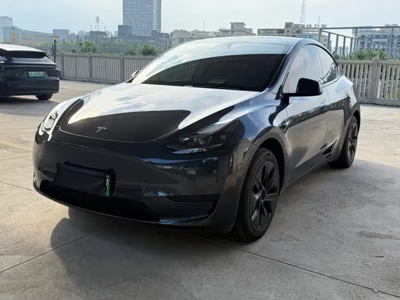 Tesla Model Y, 2024