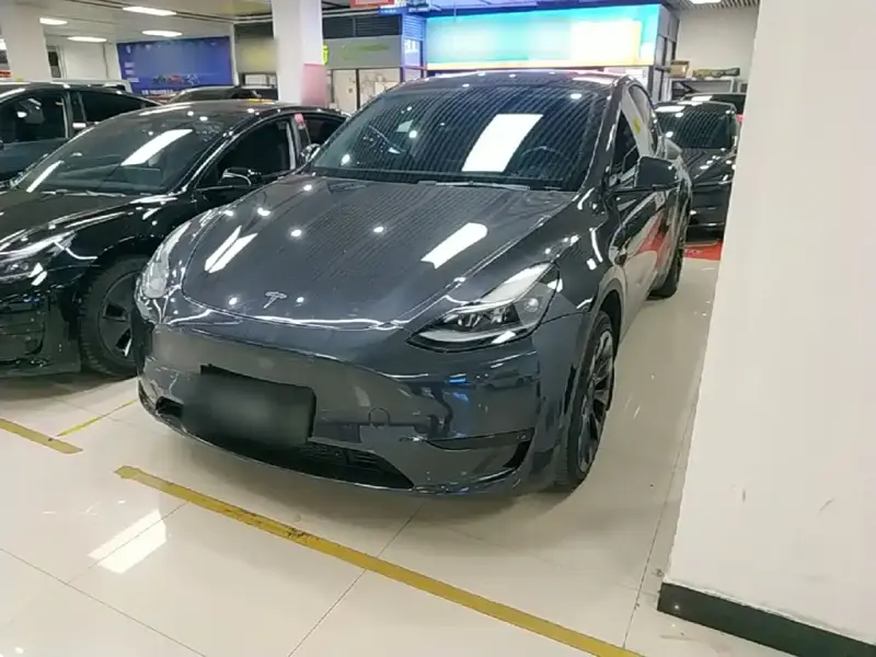 Tesla Model Y, 2024