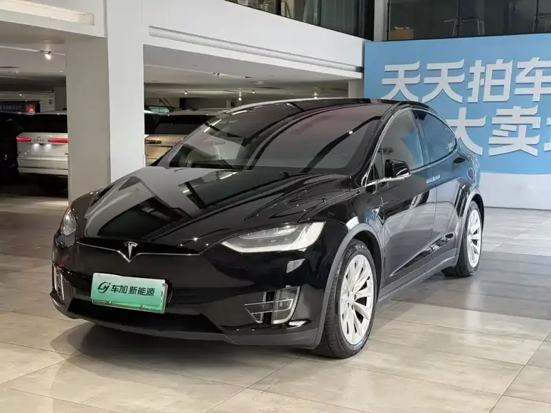 Tesla Model X, 2017
