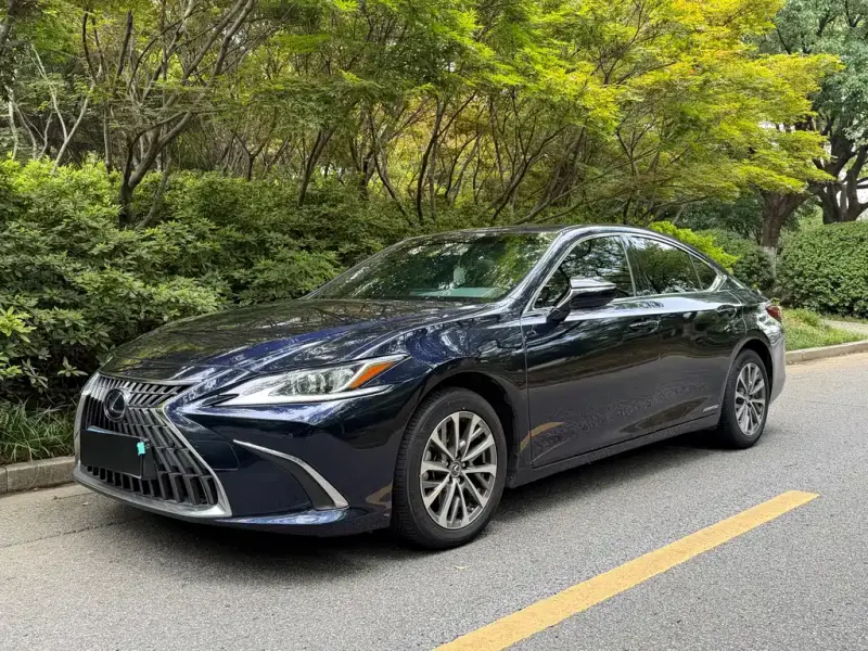 Lexus ES, 2022