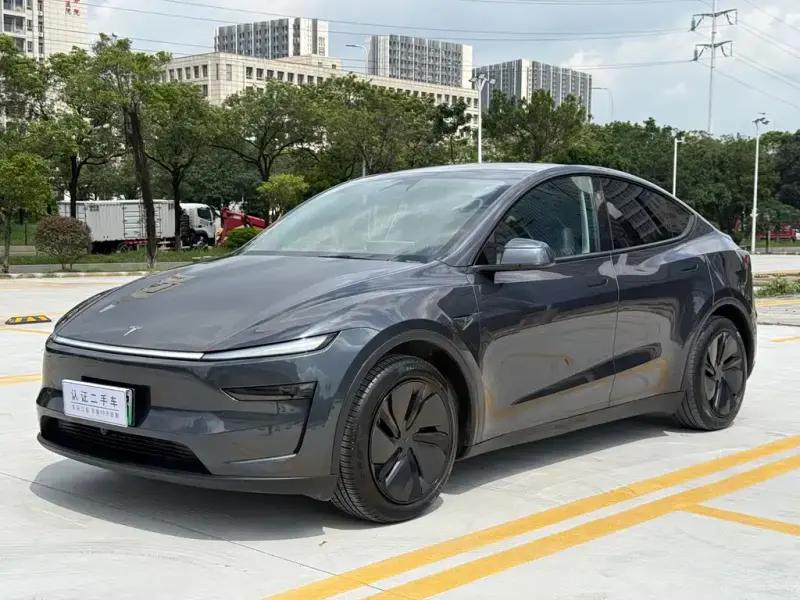 Tesla Model Y, 2025
