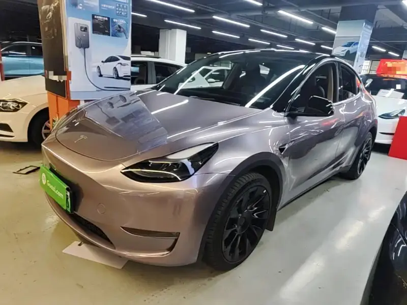 Tesla Model Y, 2024