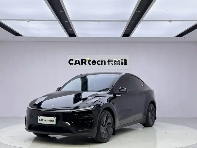 Tesla Model Y, 2025