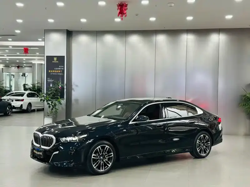 BMW 5 Series, 2025