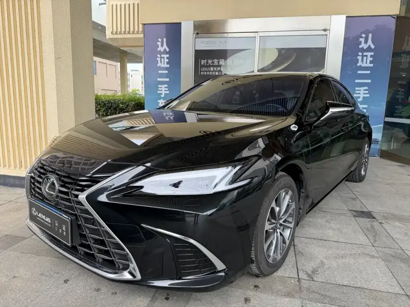 Lexus ES, 2025