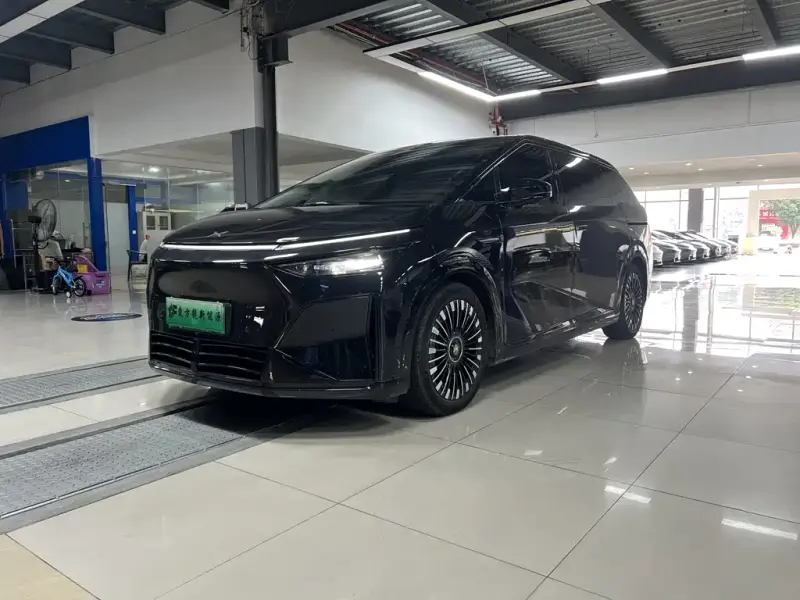 XPeng X9, 2025