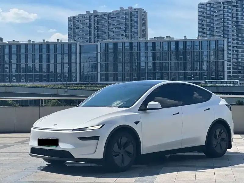 Tesla Model Y, 2025