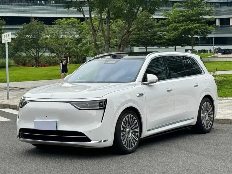 AITO M8, 2025