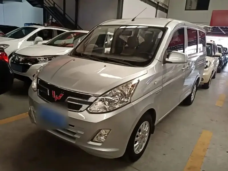 Wuling Rongguang V, 2017