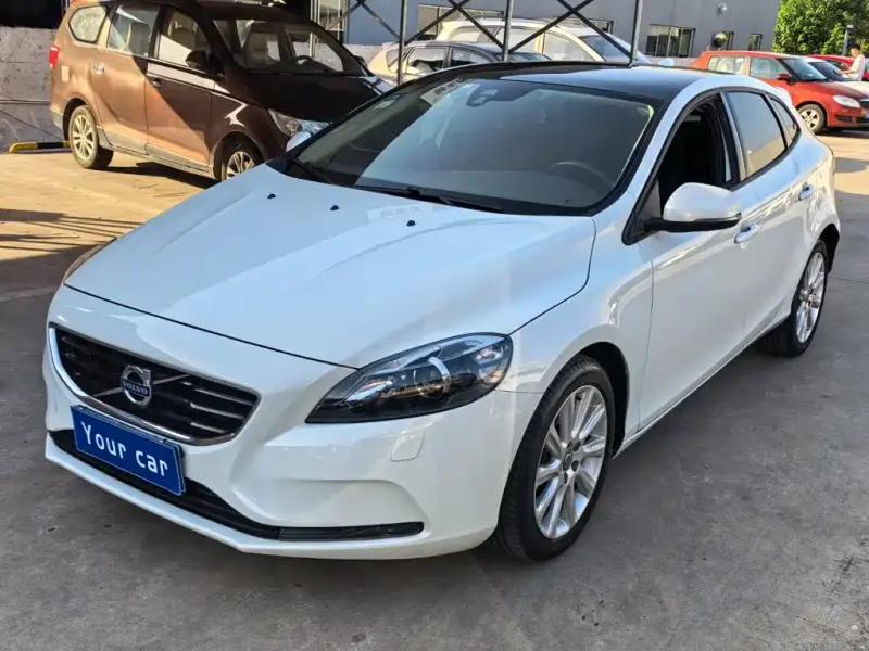 Volvo V40, 2015