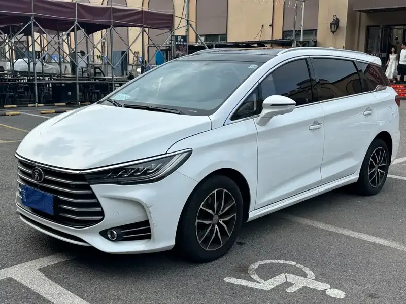 BYD MAX, 2018