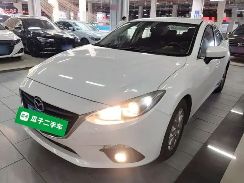 Mazda 3 Axela, 2015