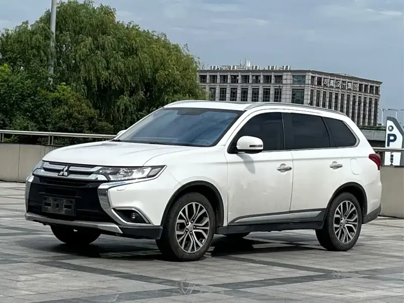 Mitsubishi Outlander (Import), 2016