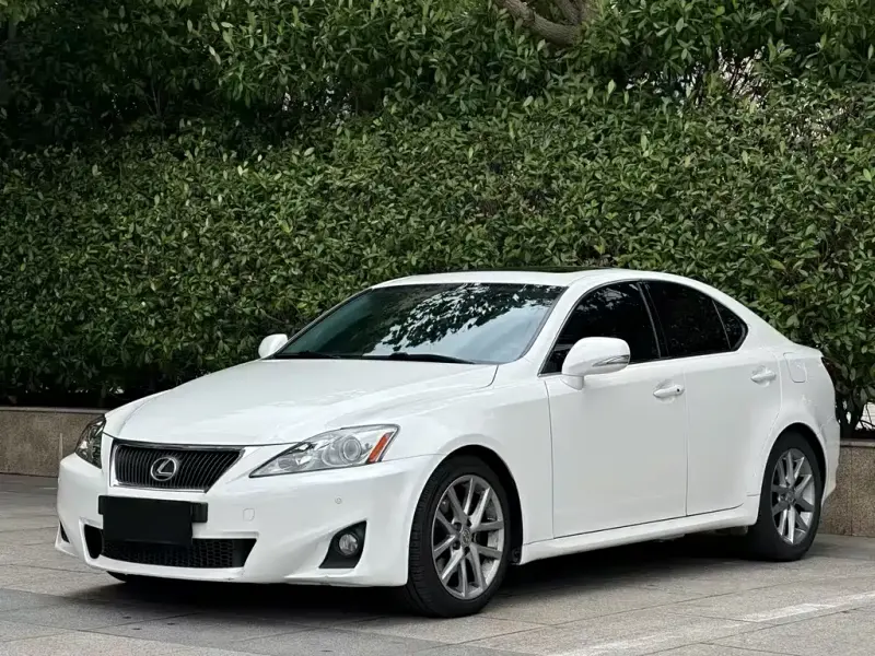 Lexus IS, 2013