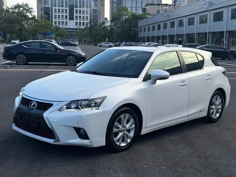 Lexus CT, 2016