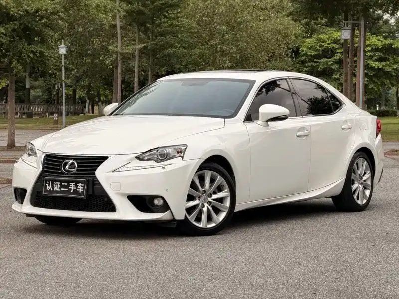 Lexus IS, 2015